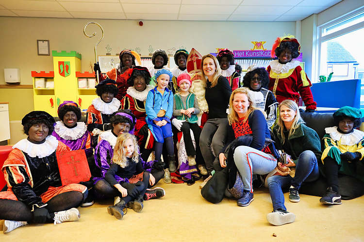 Aankomst van de Sint en zijn Zwarte Pieten in Waarder_130